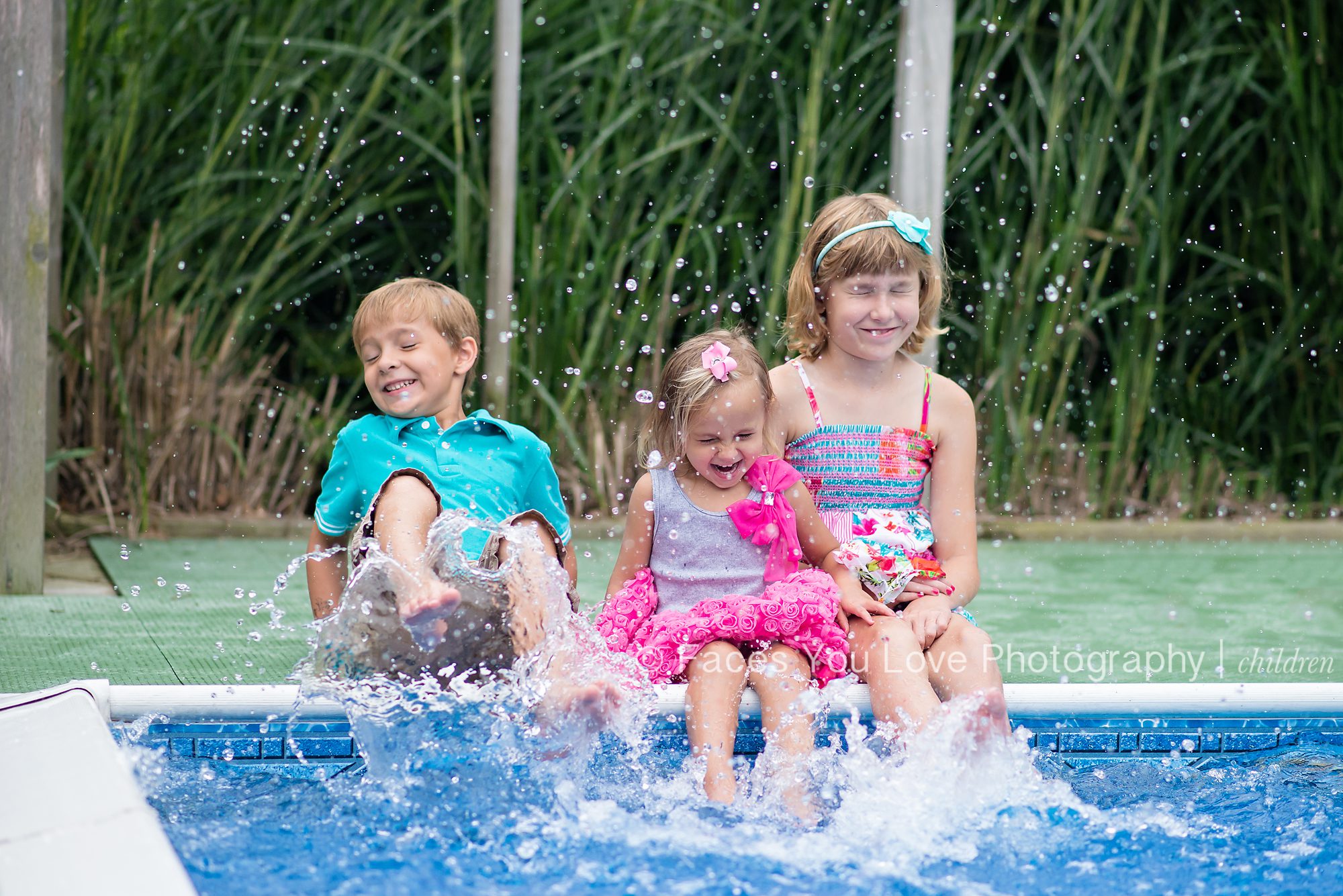 Portraits at the pool | helenransomphotography.com