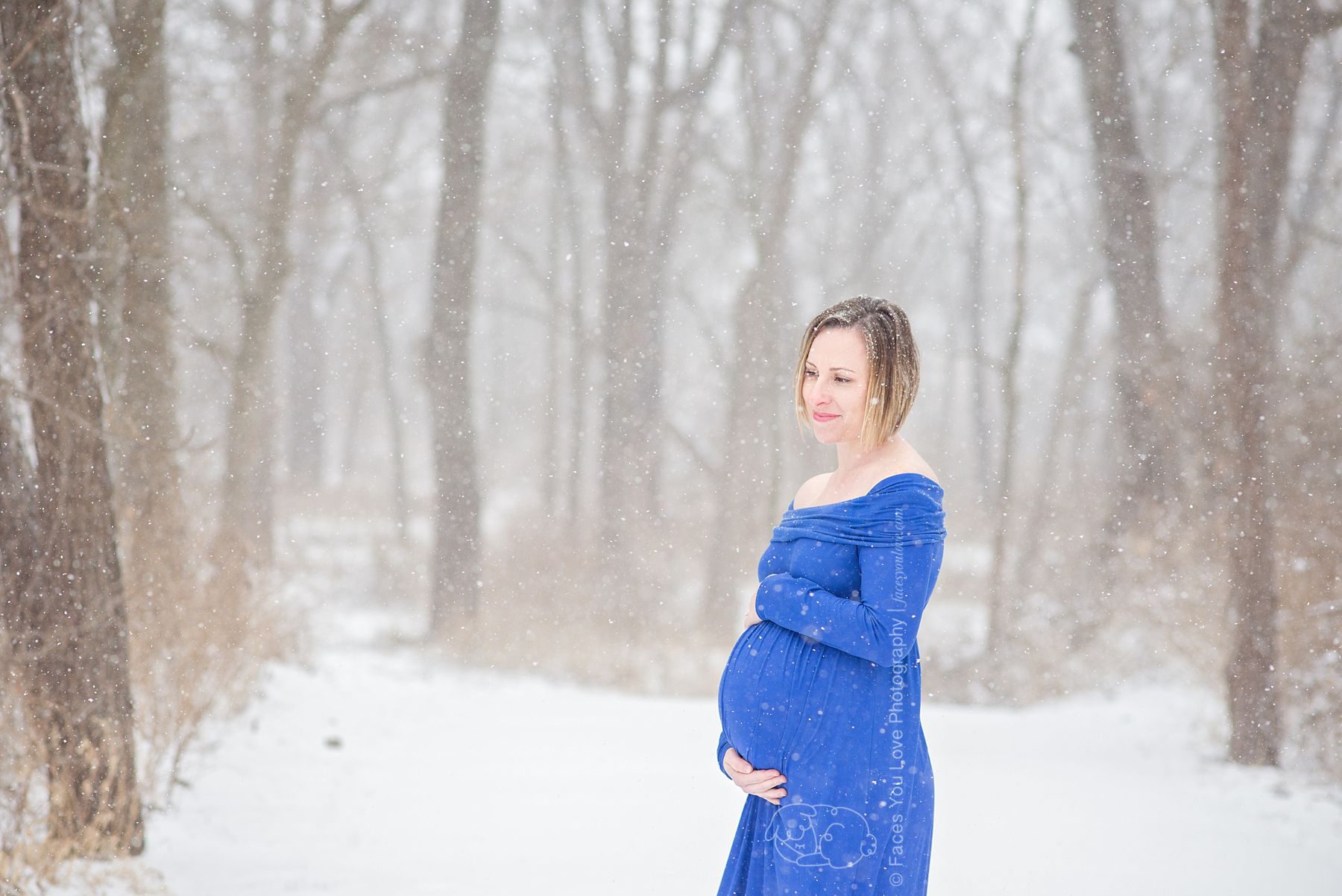 Winter Maternity Photos | kansas city helenransomphotography.com