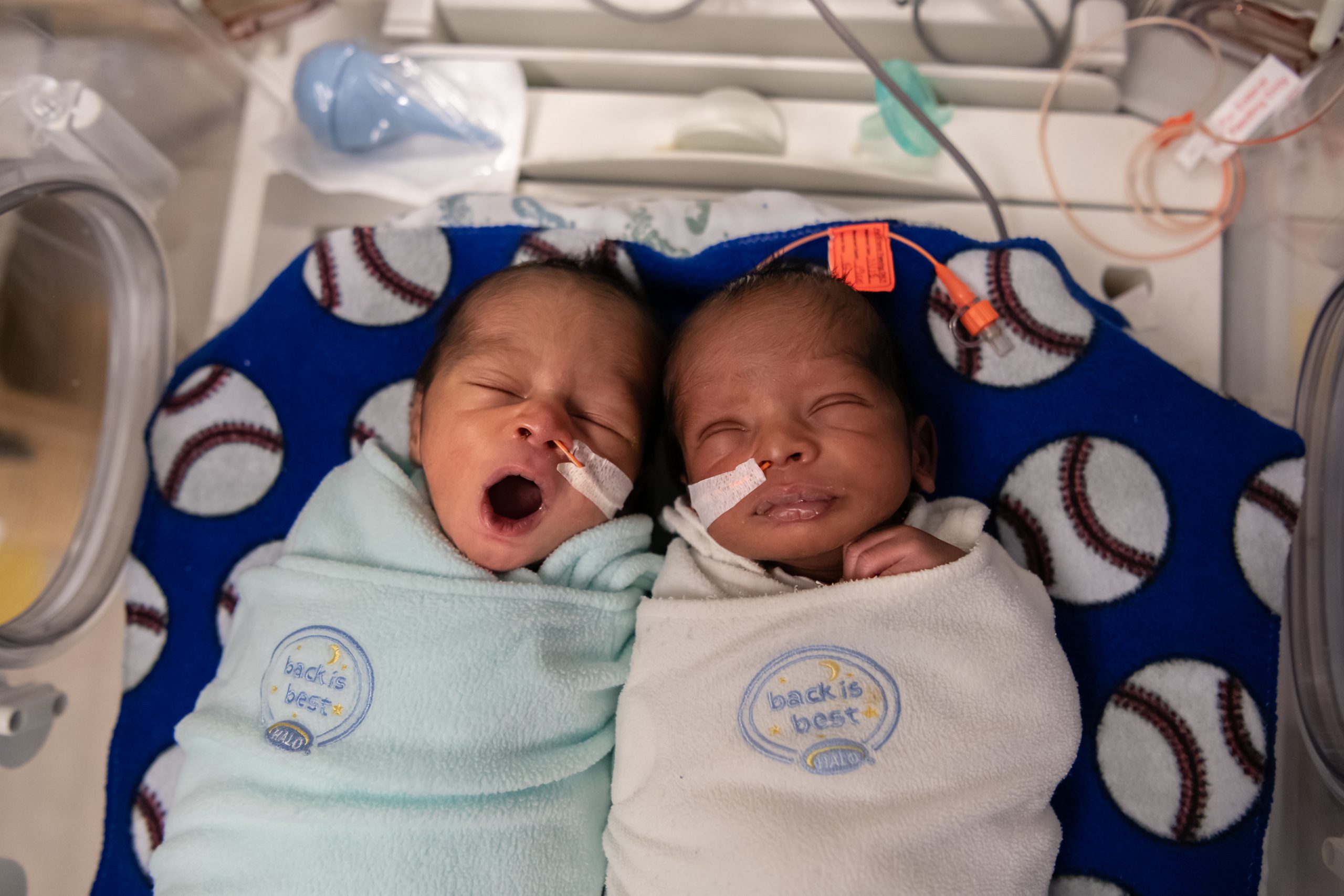 twins, twins in the NICU, Kansas City NICU, 12 sets of twins in NICU, Kansas City photographer Helen Ransom, Kansas City twins